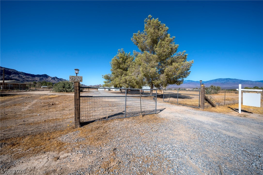 Photo 4 of 2520 W Simkins Road