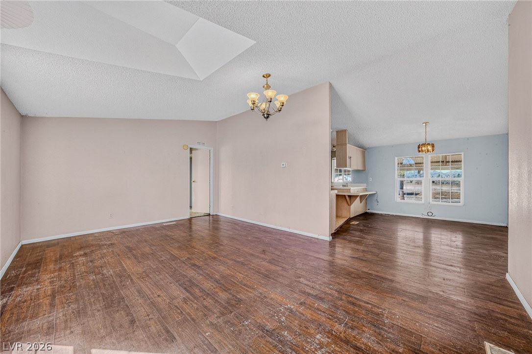Photo 9 of 39, 2520 W Simkins Road
