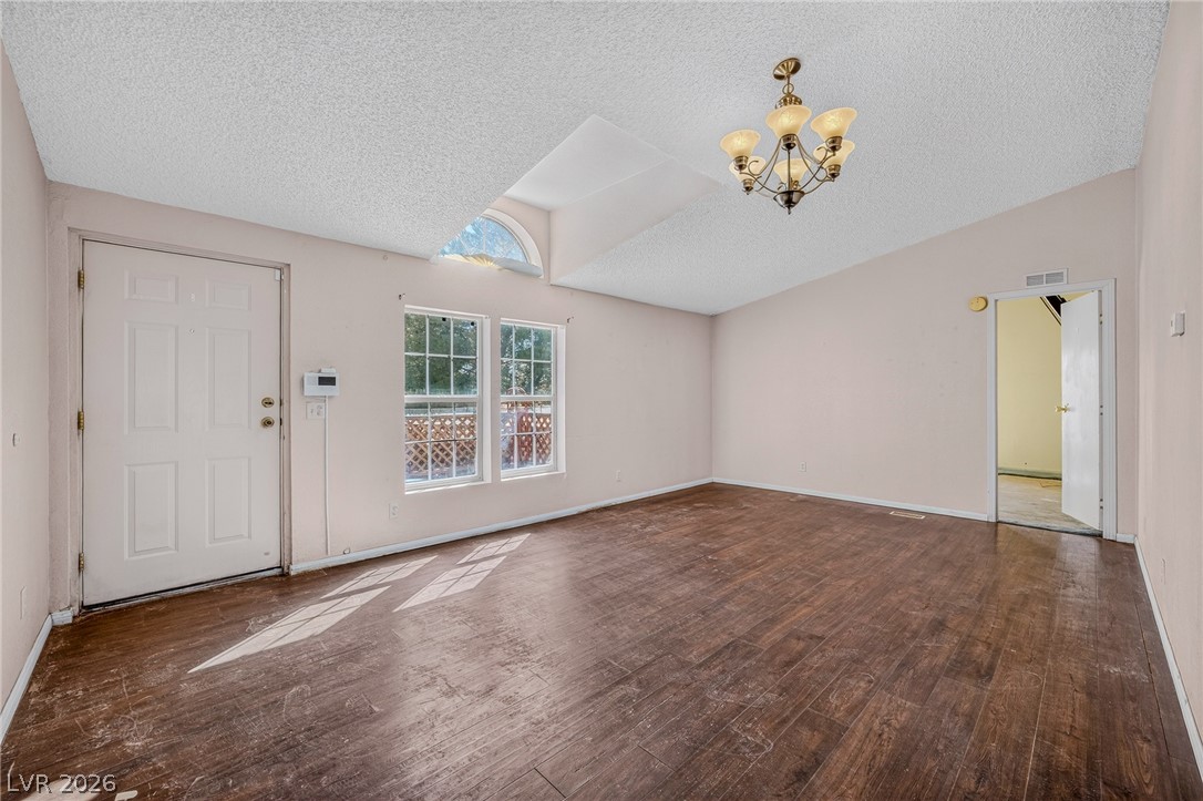Photo 8 of 39, 2520 W Simkins Road