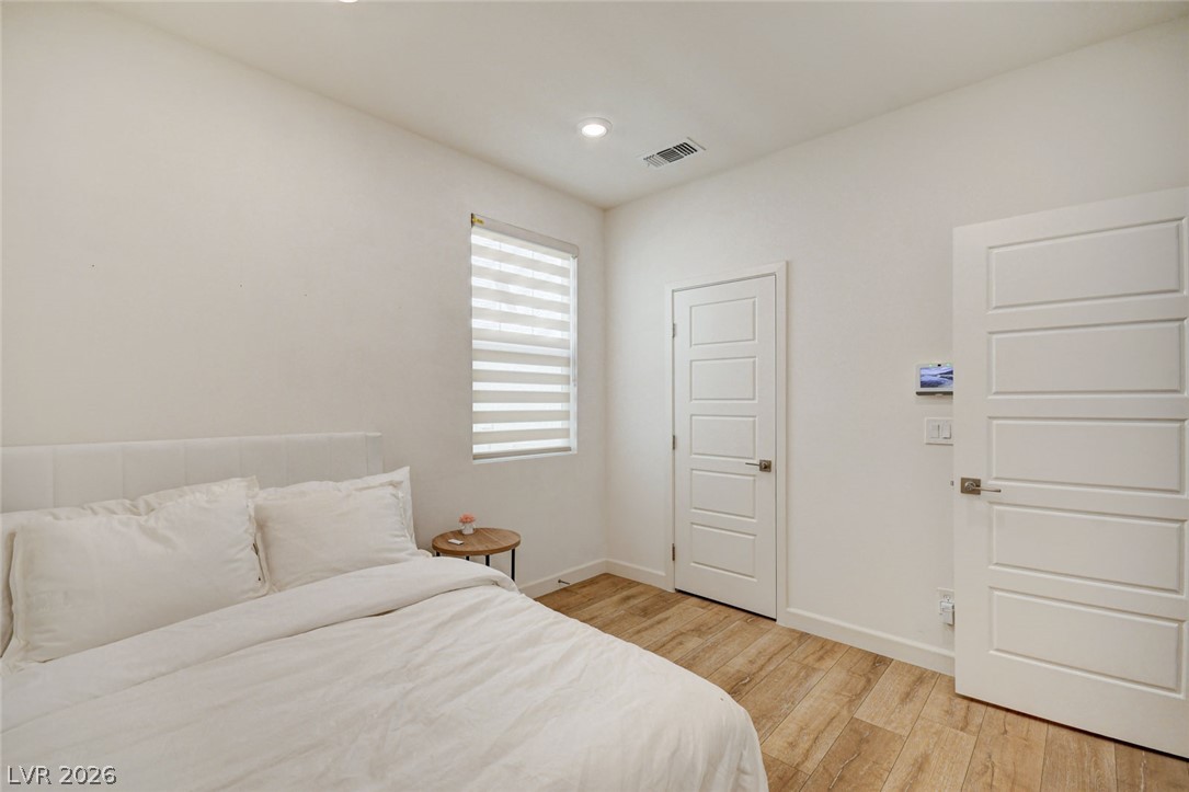 Photo 15 of 34, 3200 Segesta Avenue