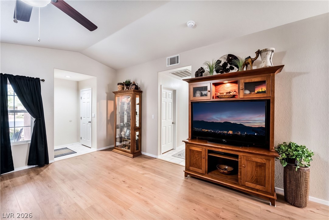 Photo 6 of 36, 5424 Comchec Way #105