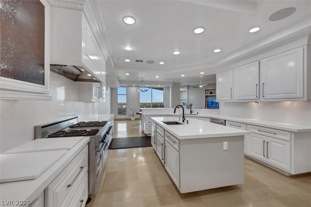 Photo 11 of 55, 9103 Alta Drive #404