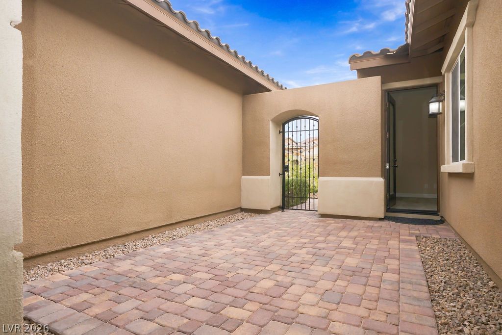 Photo 11 of 48, 286 Lindura Court