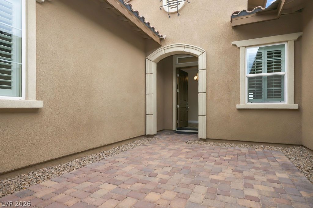 Photo 12 of 48, 286 Lindura Court