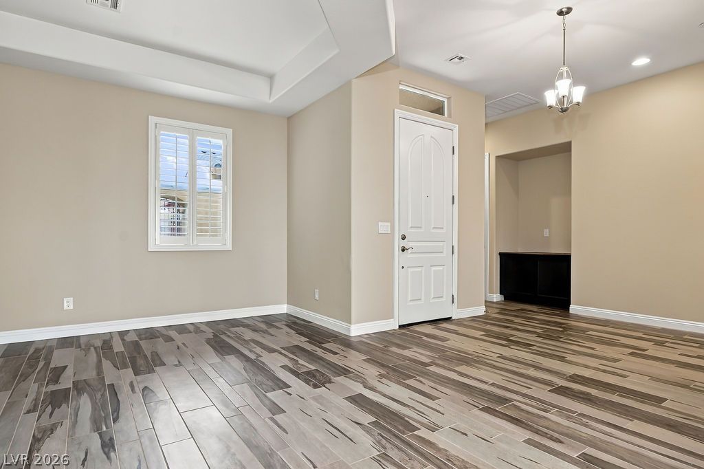 Photo 13 of 48, 286 Lindura Court