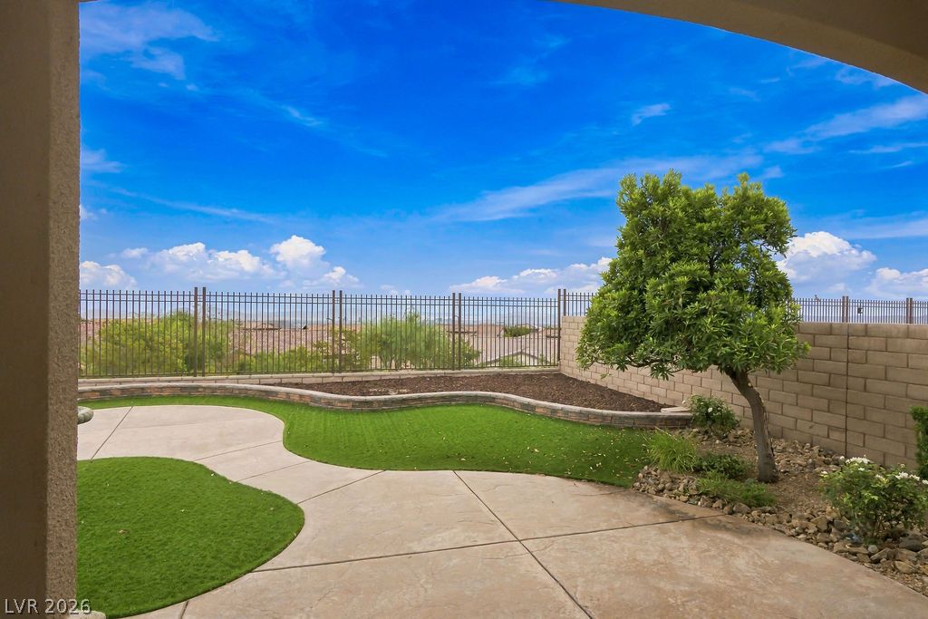 Photo 41 of 48, 286 Lindura Court