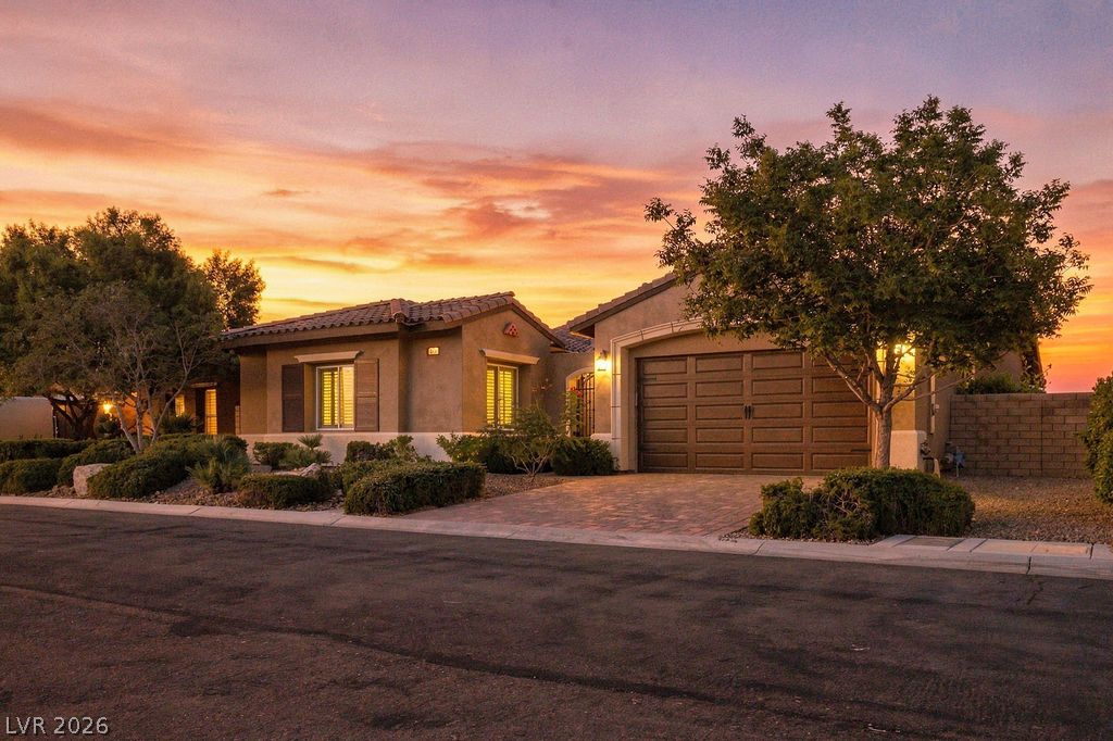 Photo 2 of 286 Lindura Court
