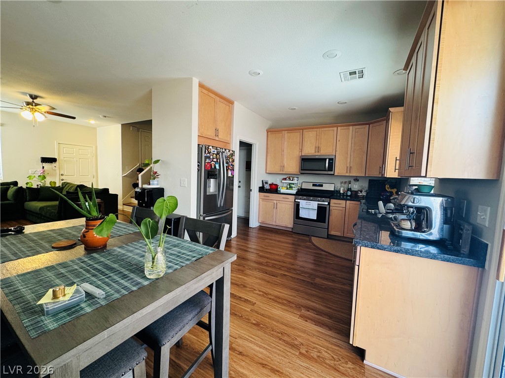 Photo 7 of 31, 2689 Cottonwillow Street