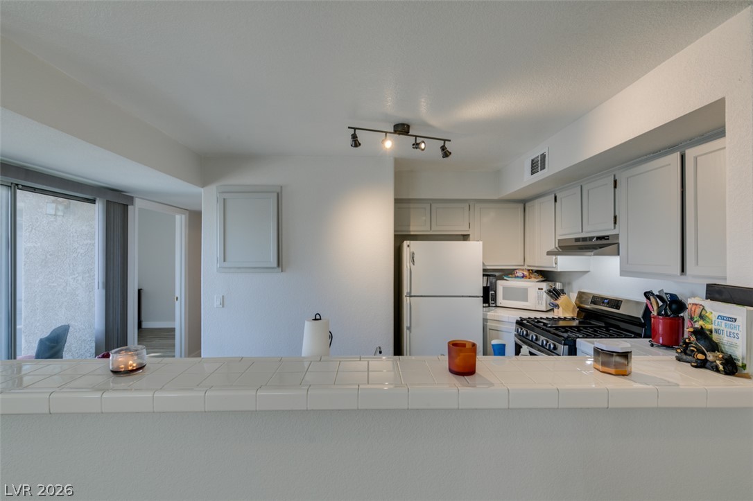 Photo 20 of 37, 2251 Wigwam Parkway #723