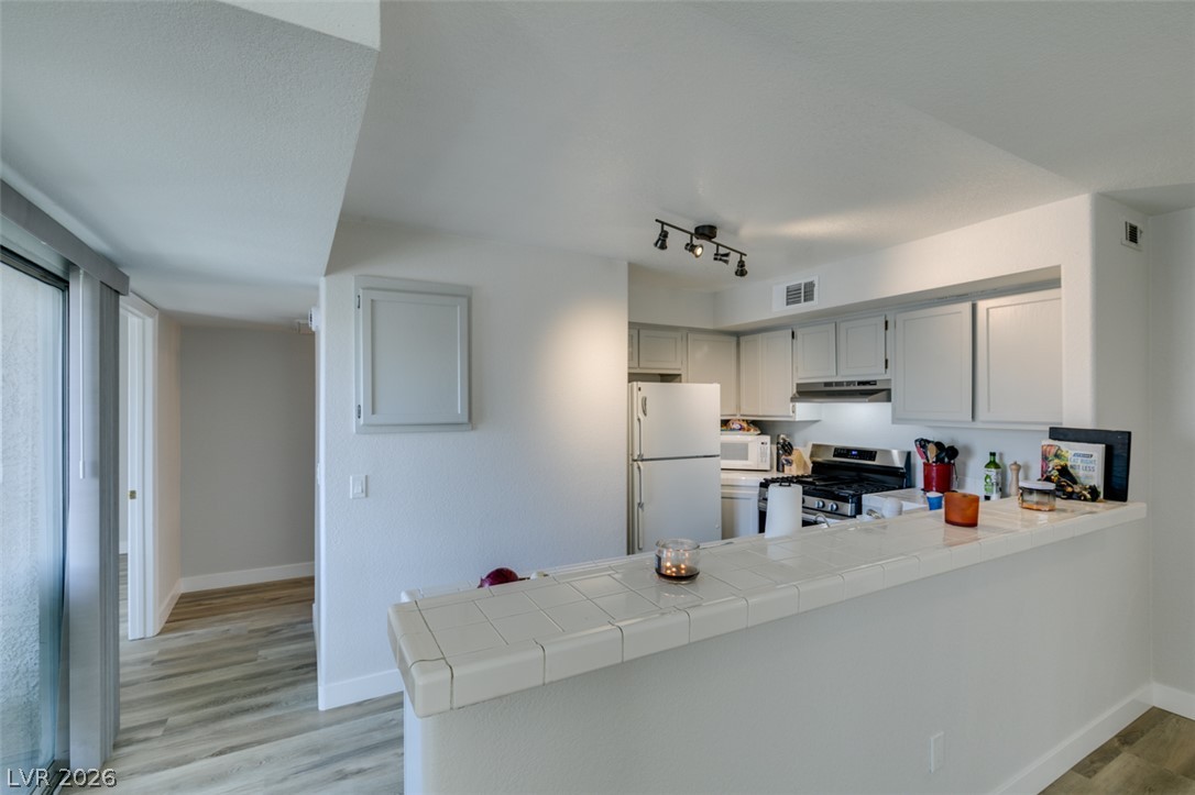 Photo 21 of 37, 2251 Wigwam Parkway #723