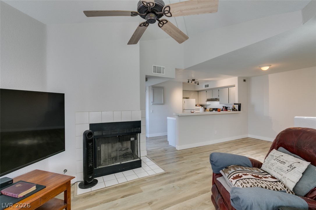 Photo 8 of 37, 2251 Wigwam Parkway #723