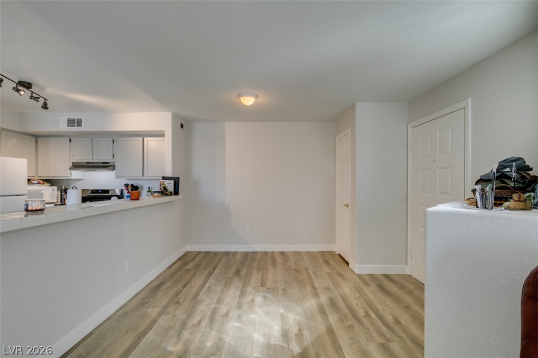 Photo 11 of 37, 2251 Wigwam Parkway #723