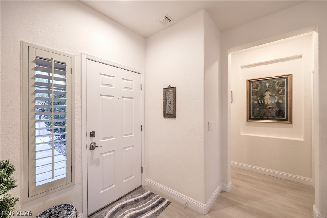 Photo 4 of 2562 Grandville Avenue