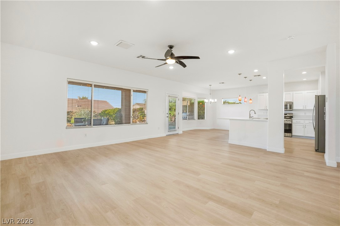 Photo 5 of 2562 Grandville Avenue