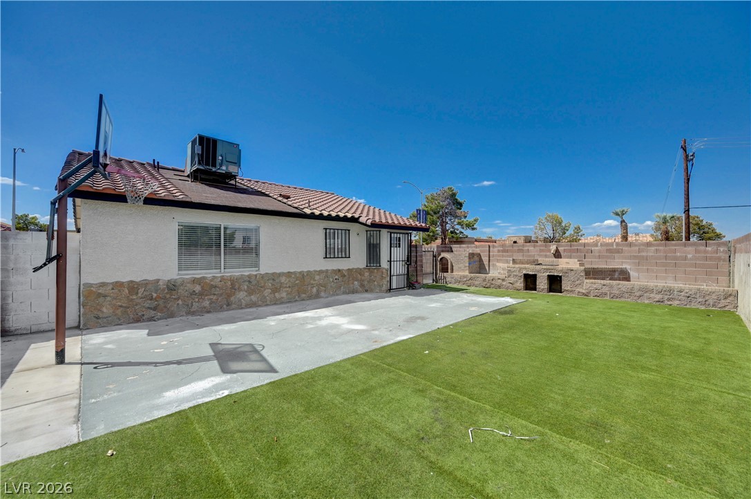 Photo 33 of 34, 557 Chandler Street