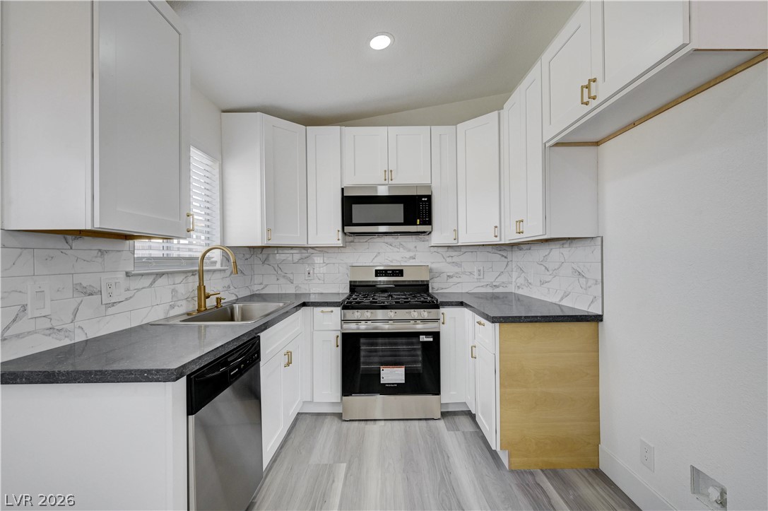 Photo 9 of 34, 557 Chandler Street