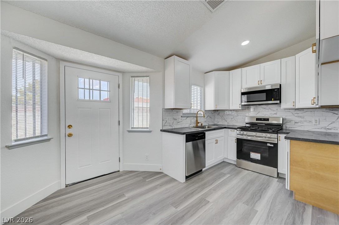 Photo 10 of 34, 557 Chandler Street