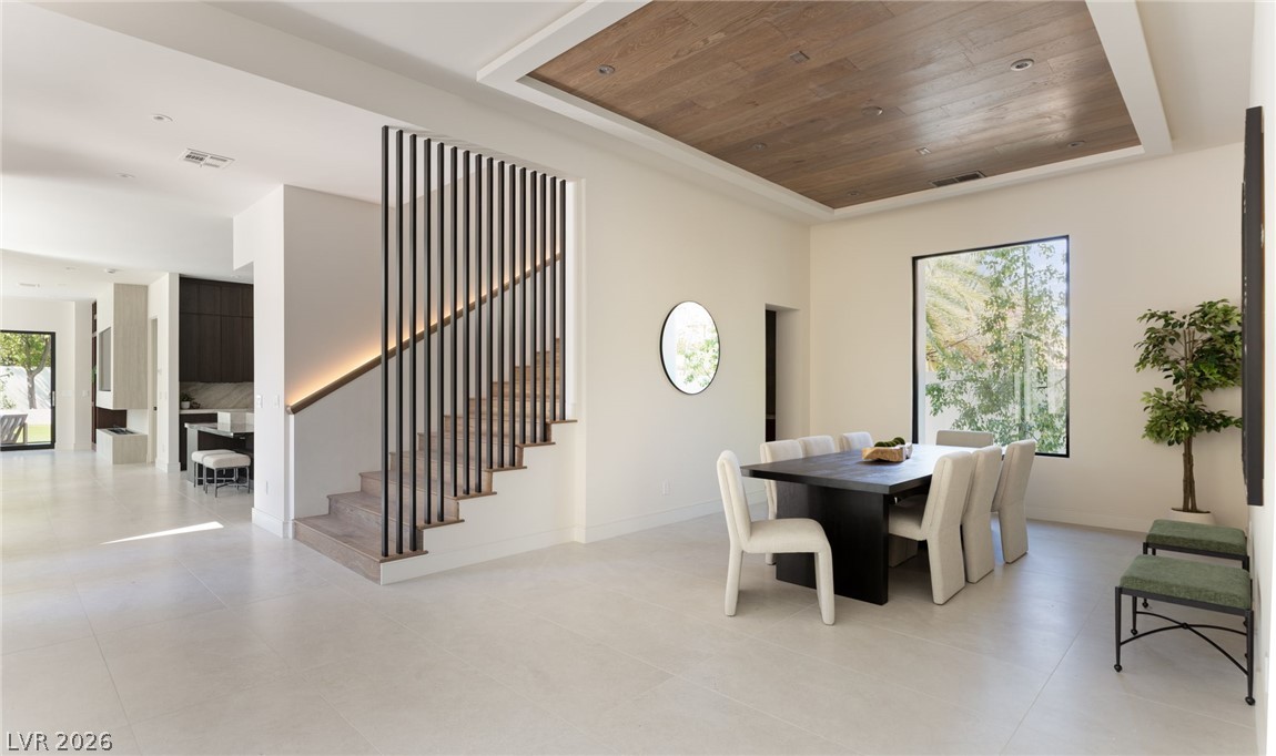 Photo 6 of 35, 301 N Royal Ascot Drive