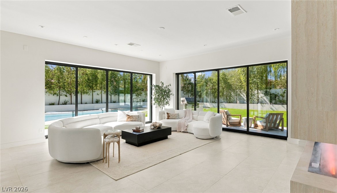 Photo 14 of 35, 301 N Royal Ascot Drive