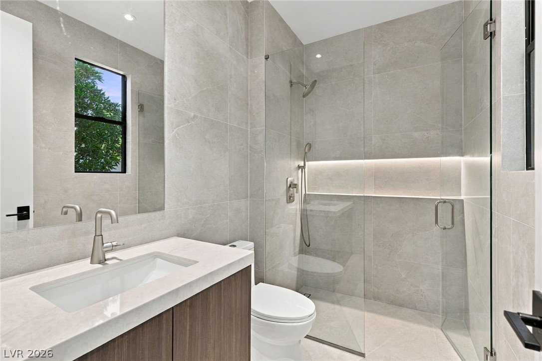 Photo 24 of 35, 301 N Royal Ascot Drive