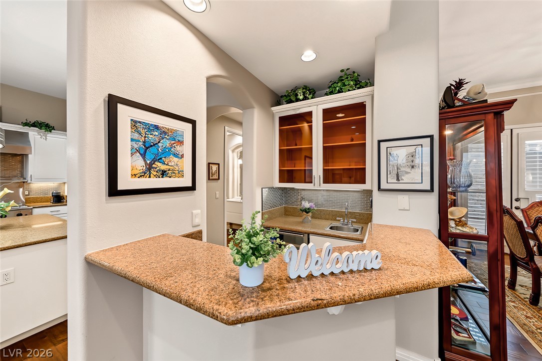 Photo 20 of 86, 25 Avenida Fiori