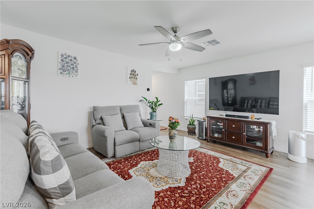 Photo 8 of 28, 8707 Senna Avenue
