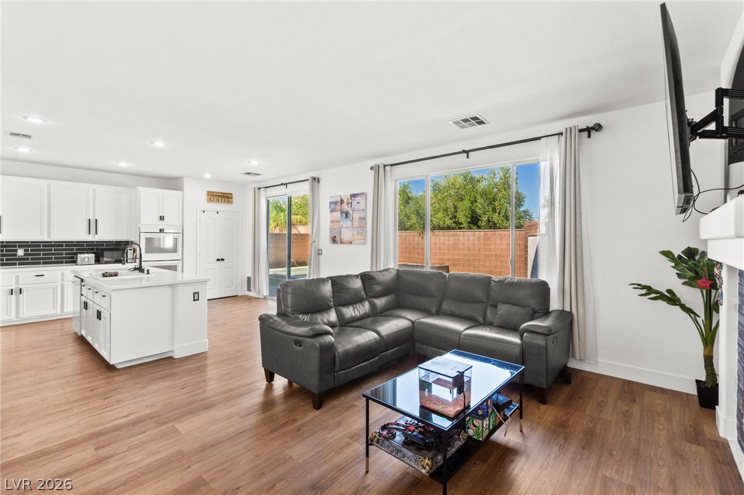 Photo 6 of 48, 3058 Archdale Street