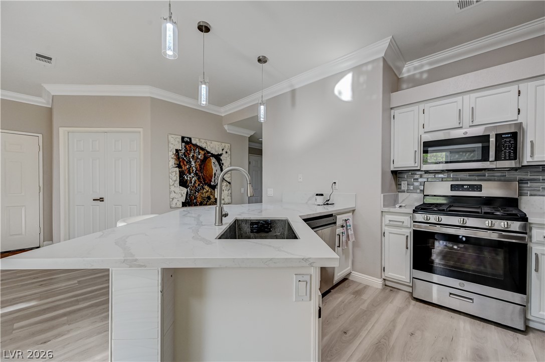 Photo 6 of 30, 5415 W Harmon Avenue #1029