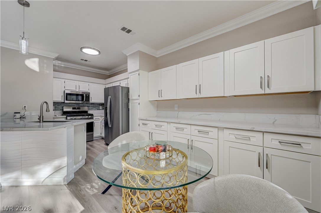 Photo 11 of 30, 5415 W Harmon Avenue #1029