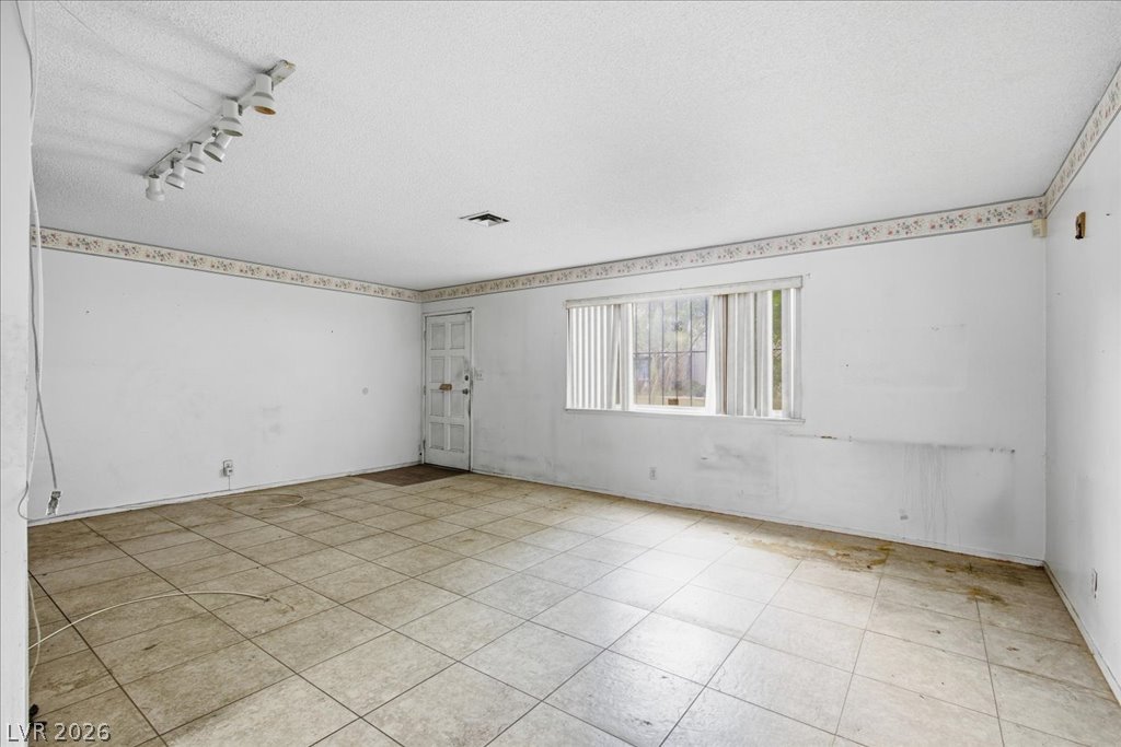 Photo 7 of 25, 179 Greenbriar Townhouse Way