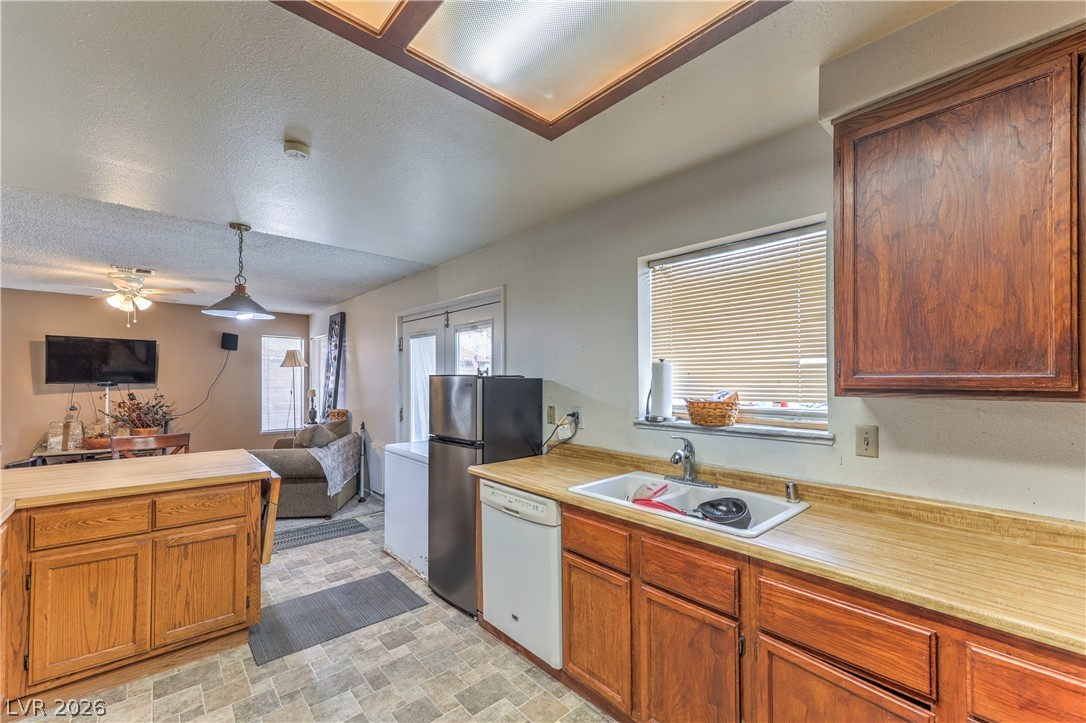 Photo 14 of 39, 6728 Wenatchee Drive