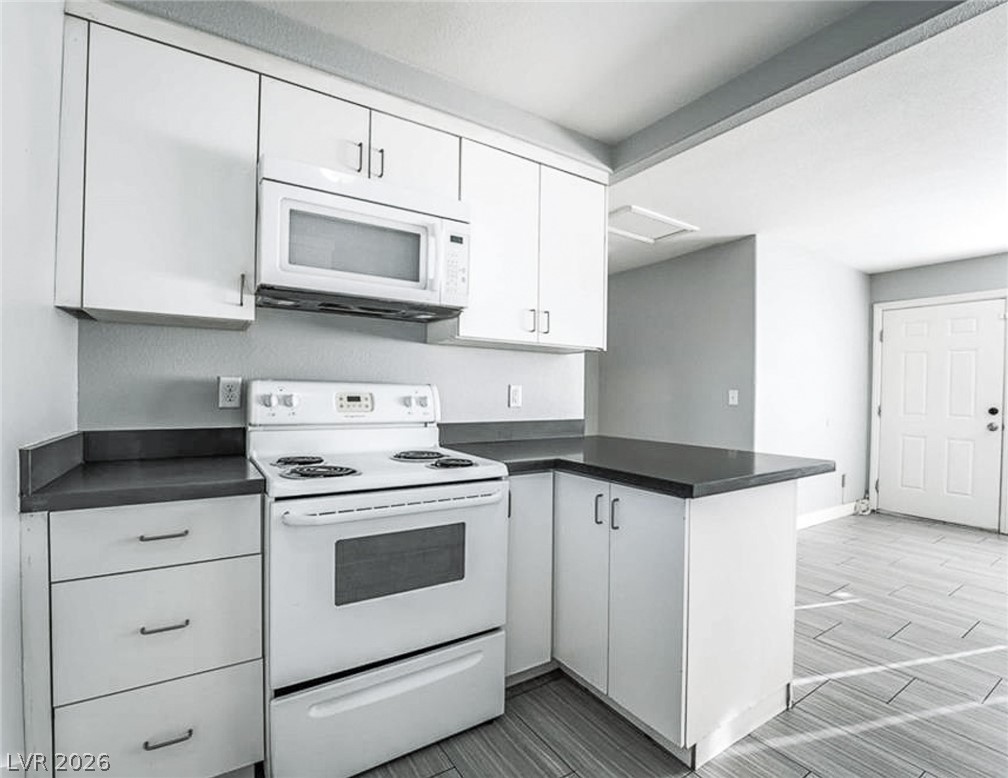Photo 10 of 18, 224 N 13th Street