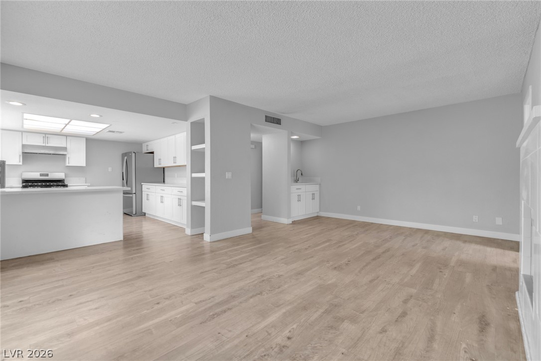 Photo 16 of 38, 3907 Ebro Way