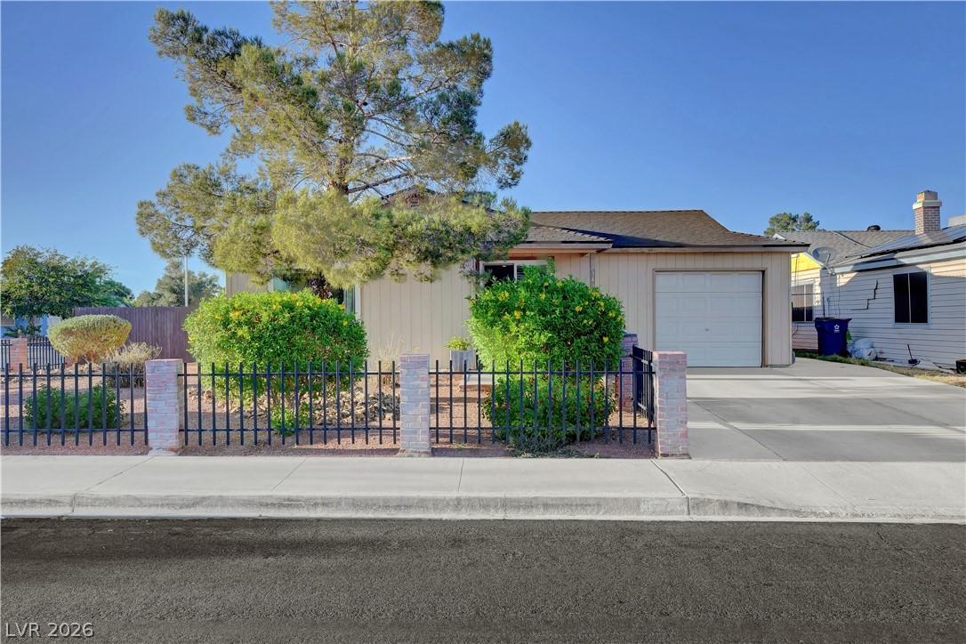 6340 Molino Street, Las Vegas 89108