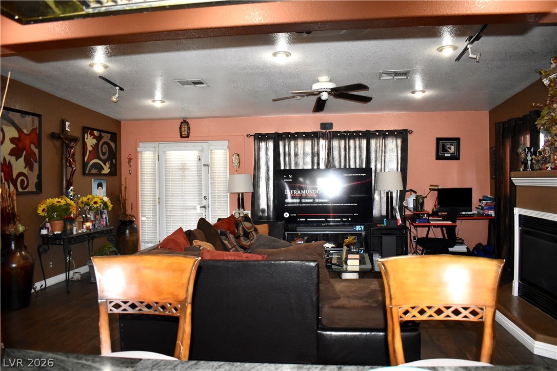 Photo 5 of 1109 Fay Boulevard
