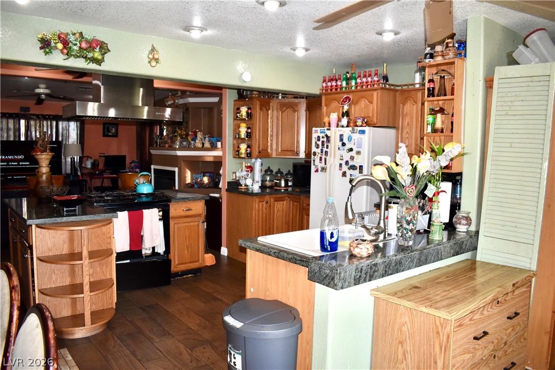 Photo 10 of 32, 1109 Fay Boulevard