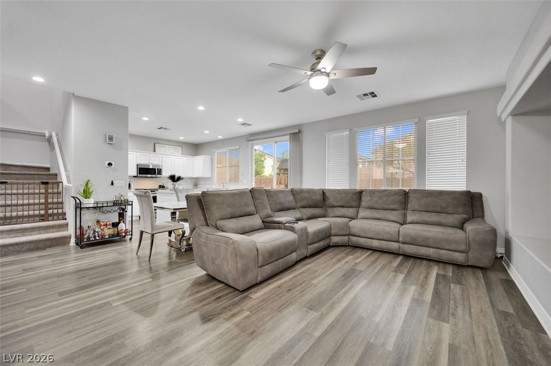 Photo 4 of 6940 Willow Warbler Street