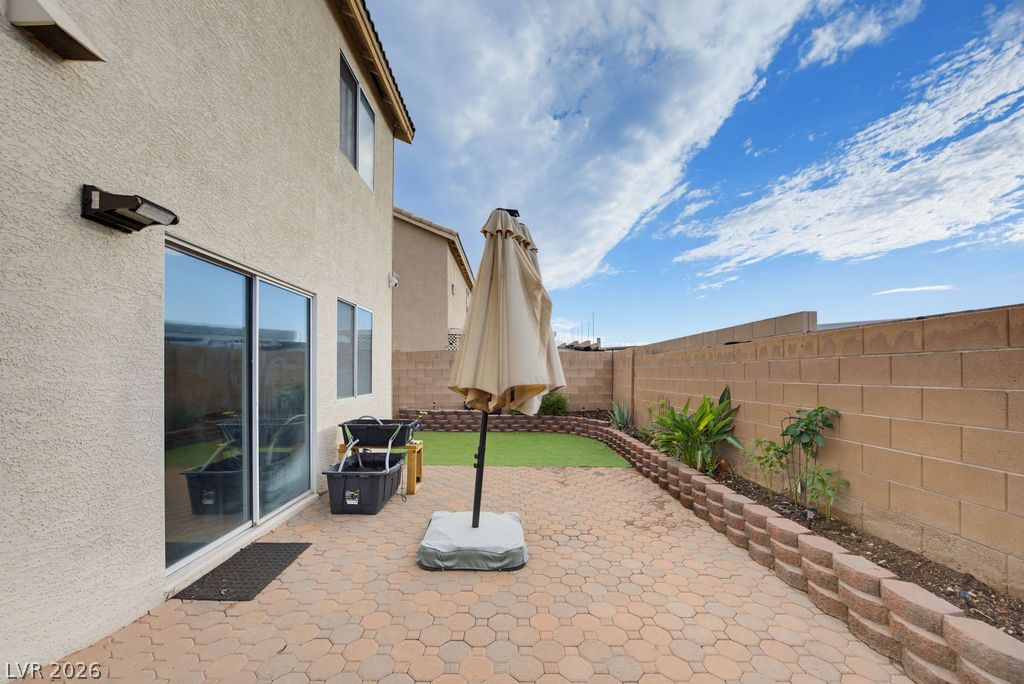 Photo 3 of 715 Peregrine Falcon Street