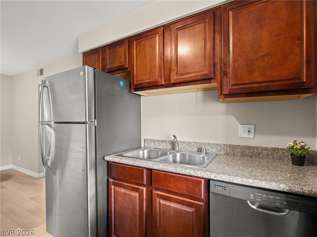 Photo 13 of 34, 4450 Sandy River Drive #78