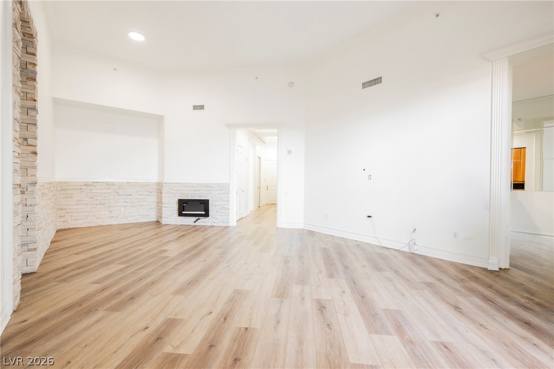 Photo 7 of 43, 2747 Paradise Road #104