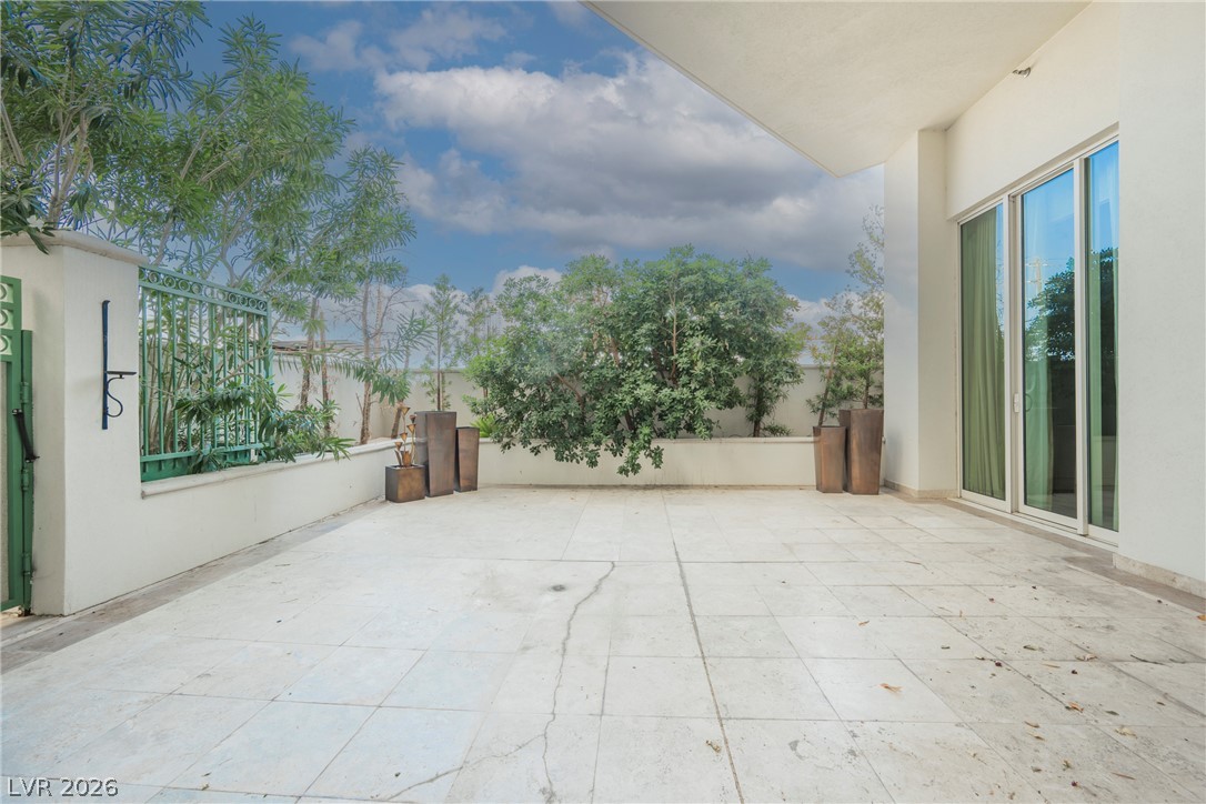 Photo 33 of 43, 2747 Paradise Road #104