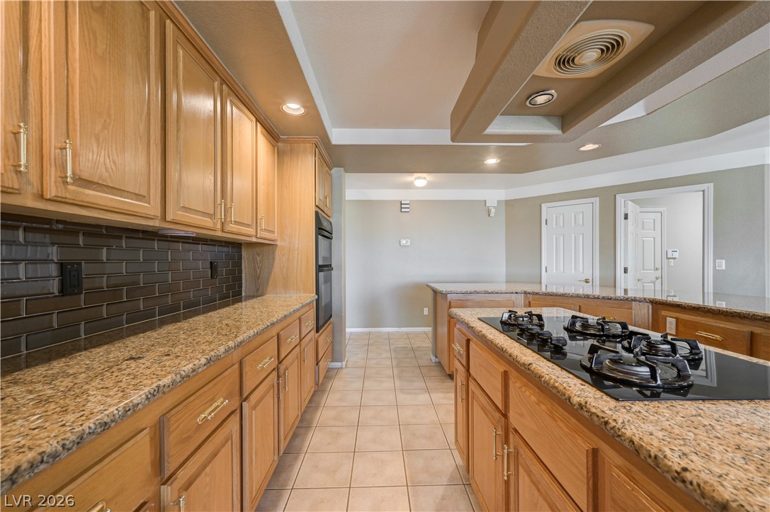 Photo 27 of 80, 8640 Castle Hill Avenue