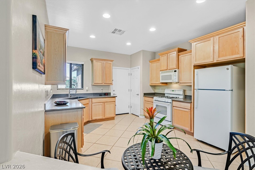Photo 8 of 41, 6097 FALCONER Avenue