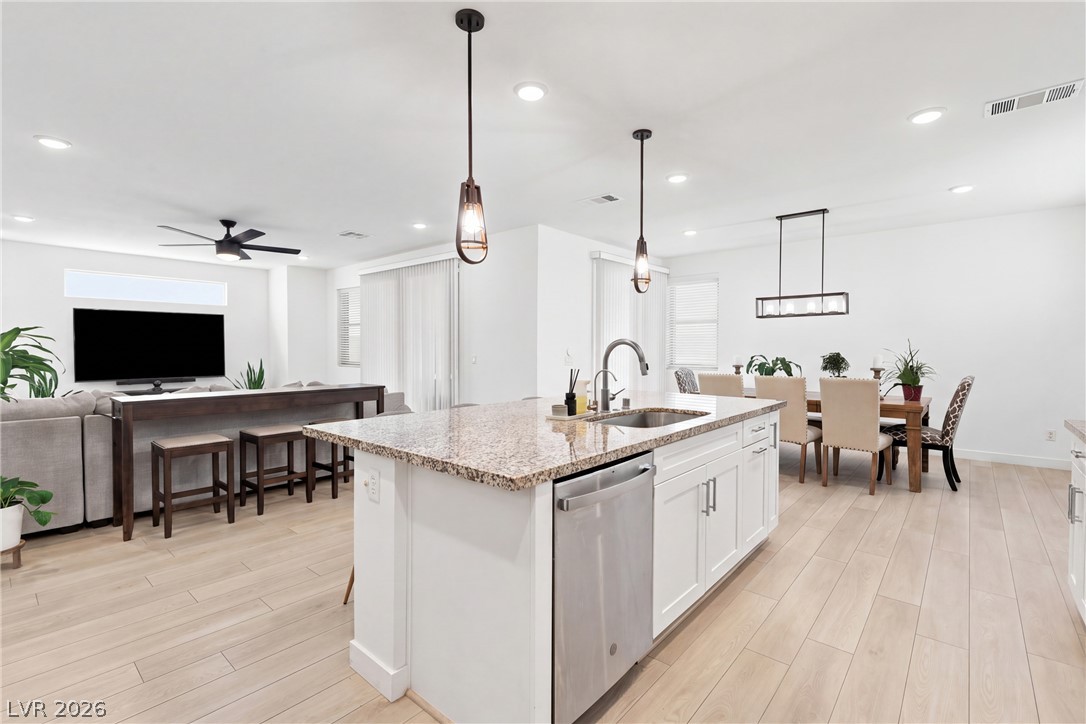 Photo 6 of 44, 709 Emerson Creek Court