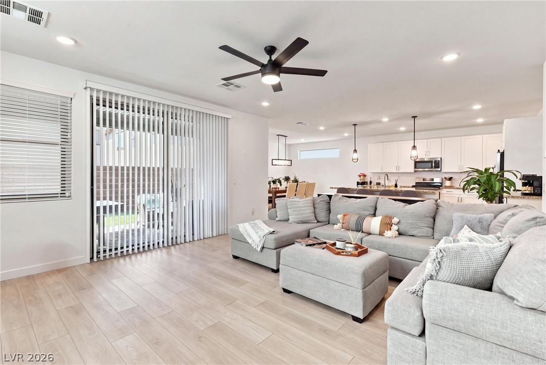 Photo 14 of 44, 709 Emerson Creek Court