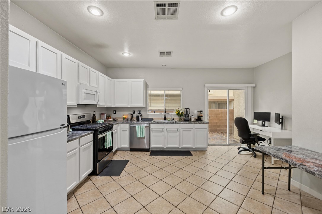 Photo 4 of 6880 Silver Eagle Avenue