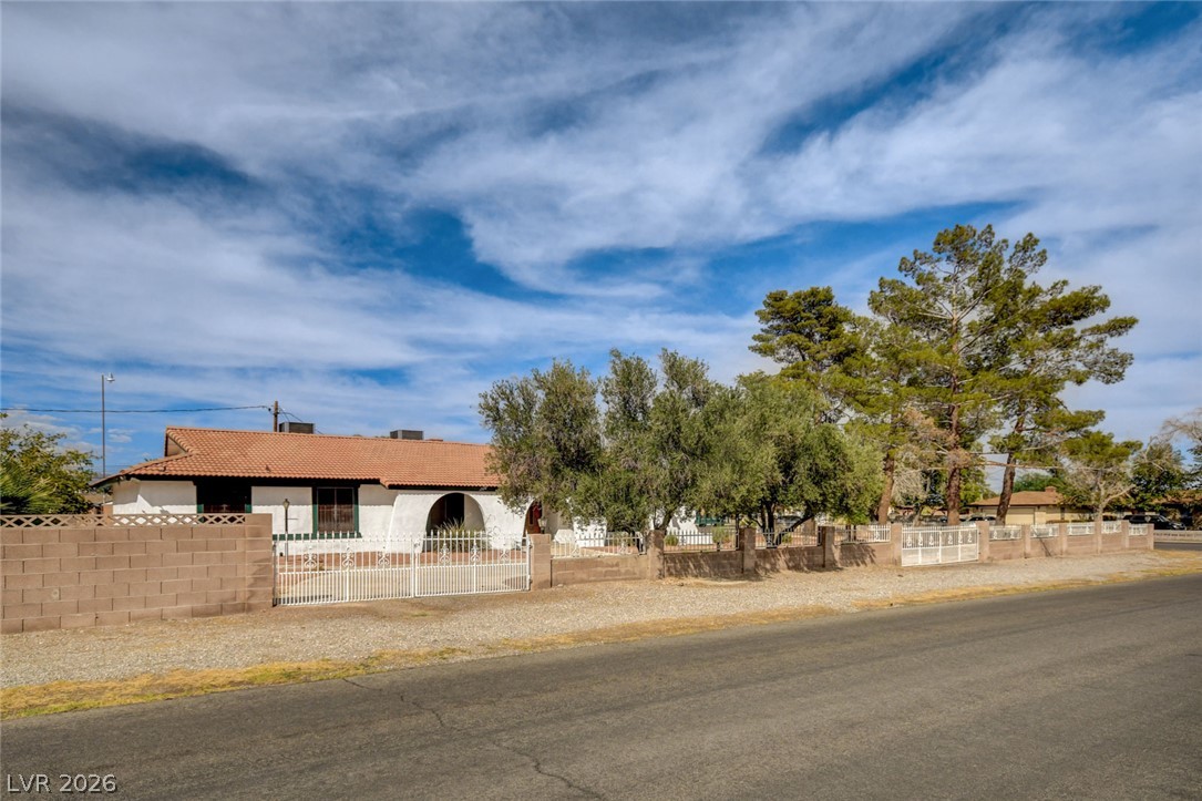 Photo 5 of 1401 Sharon Road