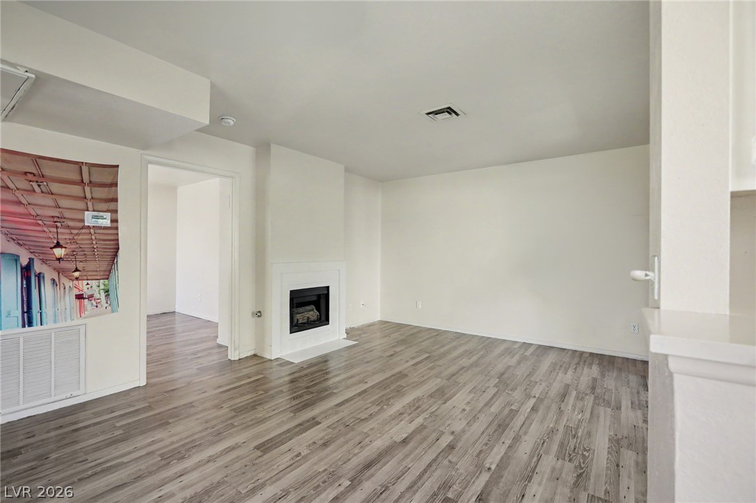 Photo 6 of 30, 4889 S Torrey Pines Drive #201