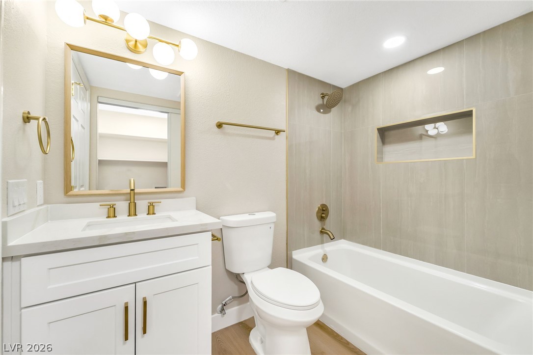 Photo 14 of 17, 601 Cabrillo Circle #431