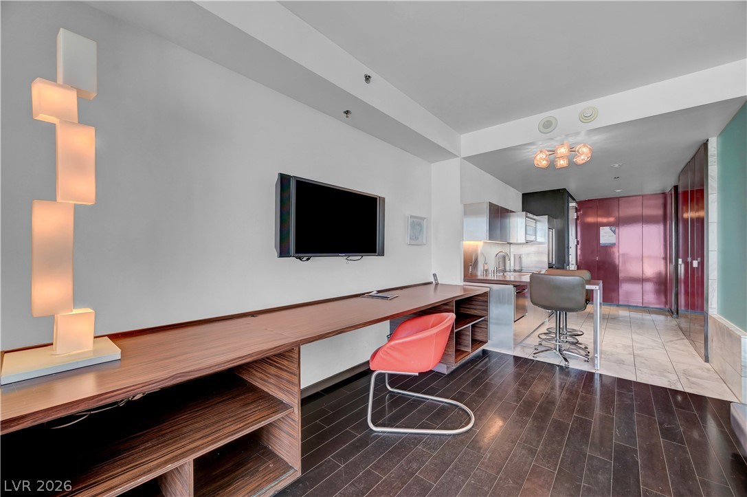 Photo 18 of 72, 4381 W Flamingo Road #2510